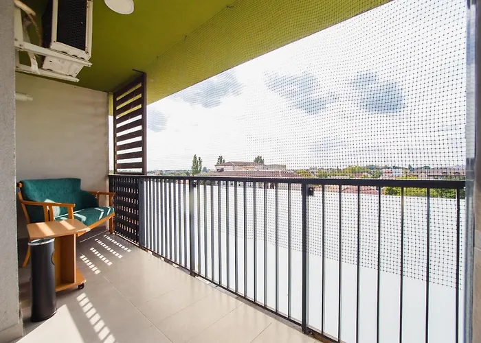Elegant & Spacious - Central Apartment