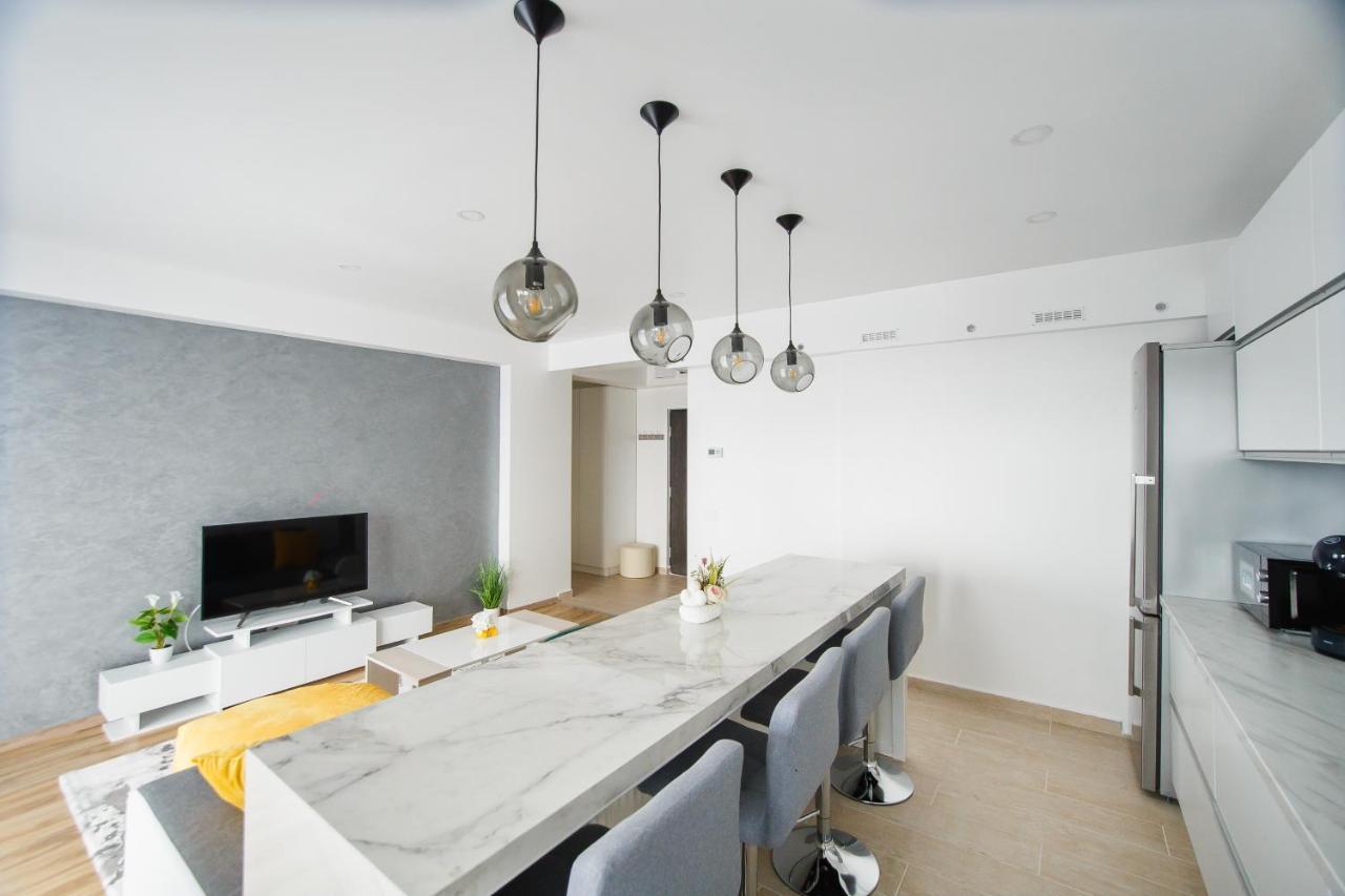 Elegant & Spacious - *